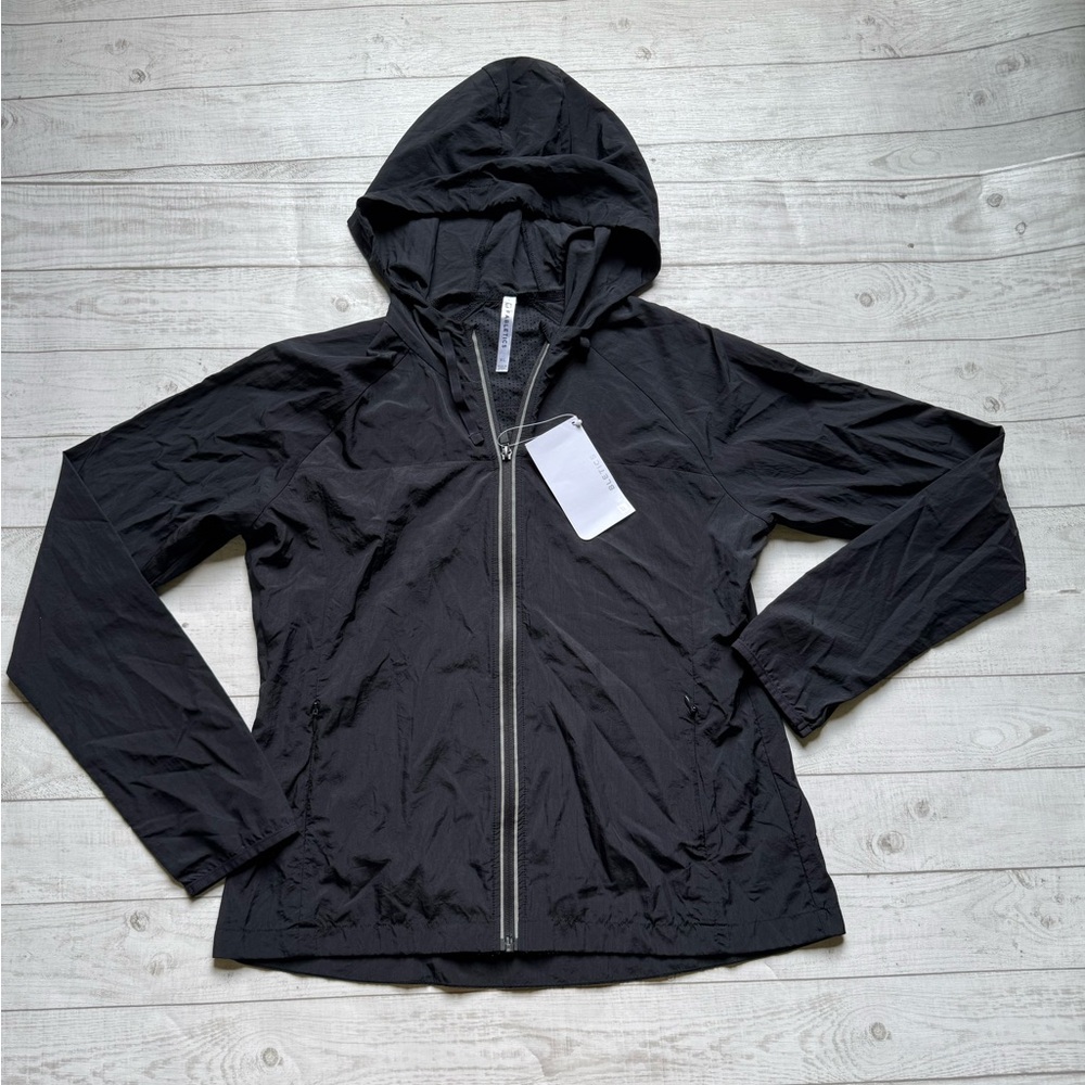 Fabletics Camilla Jacket NWT Lightweight Size XL Black Breeze On By